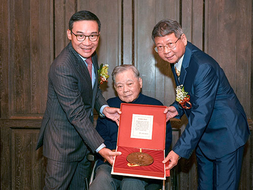 Congratulations! Prof. Hsin-Chih Lin Winning the 2022 Hou Chin-Tui Distinguished Honor Award-封面圖